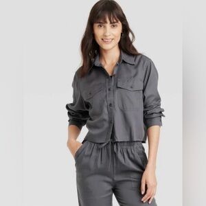 Universal Thread Women's Sz.M 100% Lyocell Cropped Long Sleeve Button Up Shirt